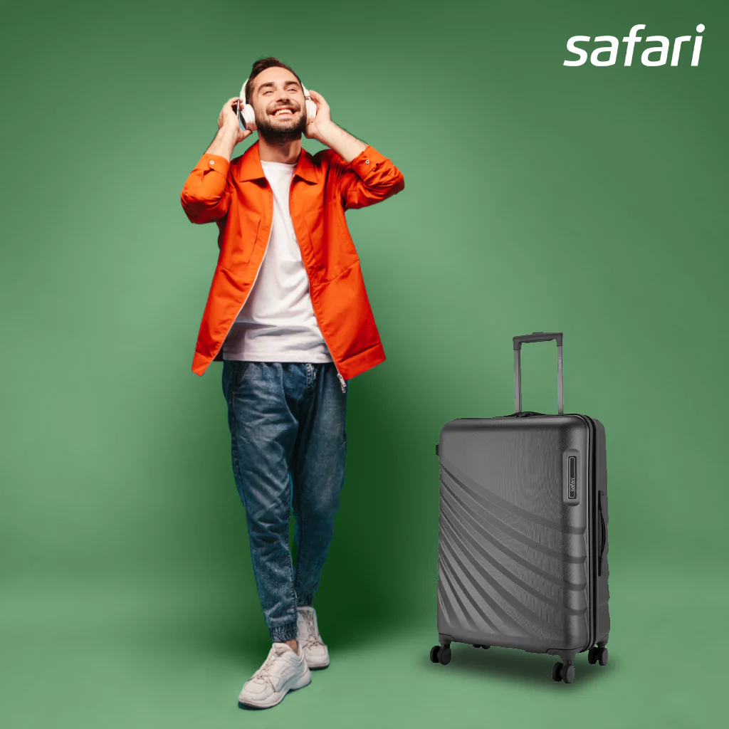 Safari Polaris Pro Castle Black Trolley Bag with TSA Lock, Dual wheels, Side Hooks and Wet Pouch - Image 7